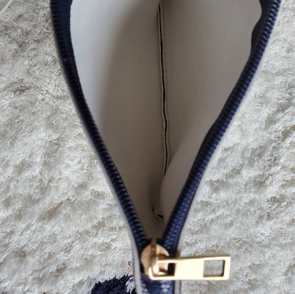 Patterned Wristlet - Picture 4 of 5